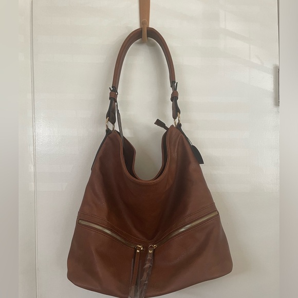 Deluxity Handbags - Brand New Deluxity Los Angeles Chic handbag Tan Faux Leather Hobo Bag purse nice